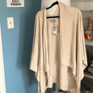 Barefoot dreams weekend wrap